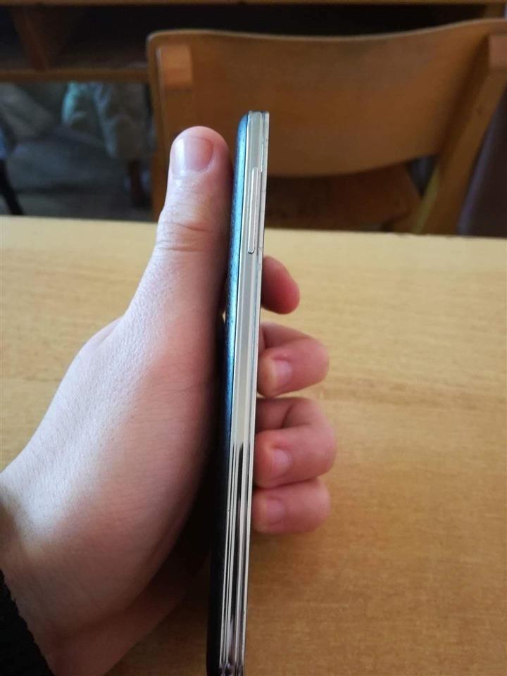 Prodaje-se-telefon