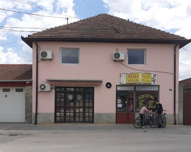 Poslovni prostor ( pekara ) sa kućom