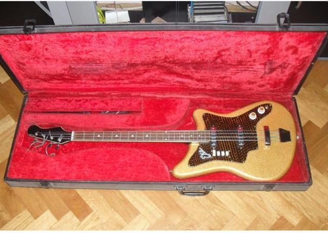 Bas gitara Eko