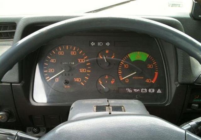 Kamion-Mitsubishi-Canter-Fe-35