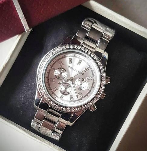 Michael Kors sat