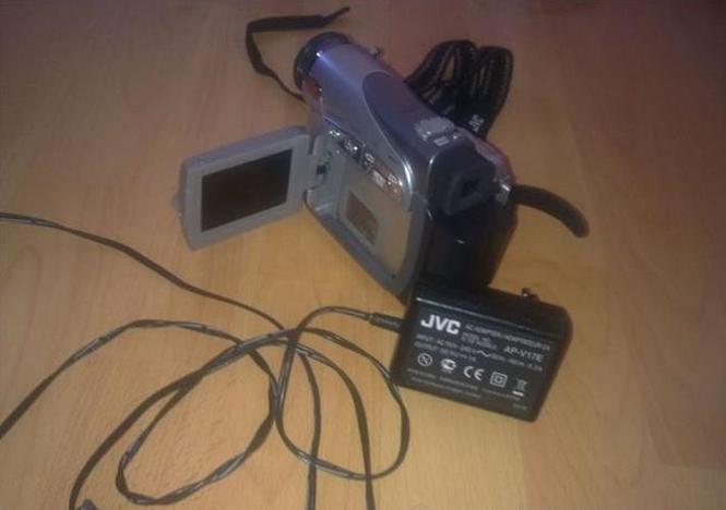Kamera JVC model NO. GR-D240E