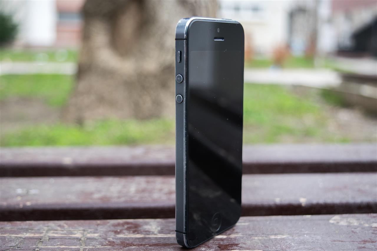 Apple-iPhone-5--Space-Gray-