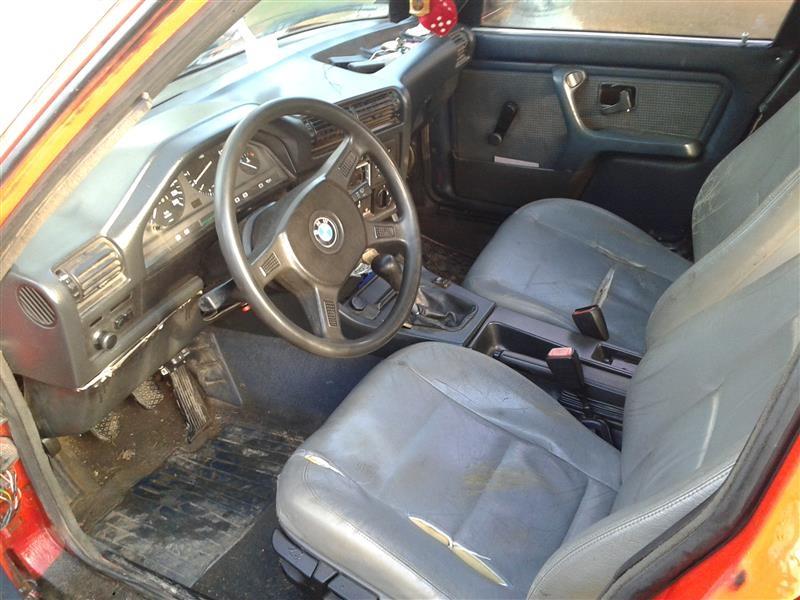 BMW-320i--85