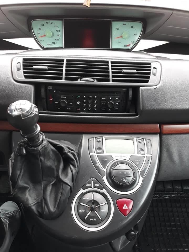 Citroen-c8-2-2-hdi