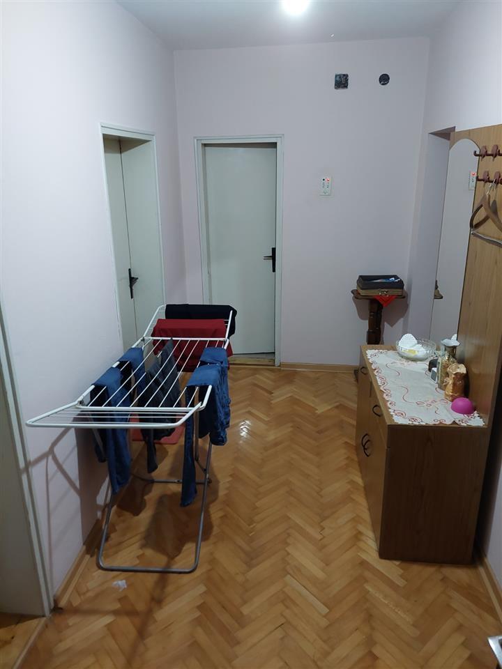 Izdajem-sobu-za-đake-i-studente