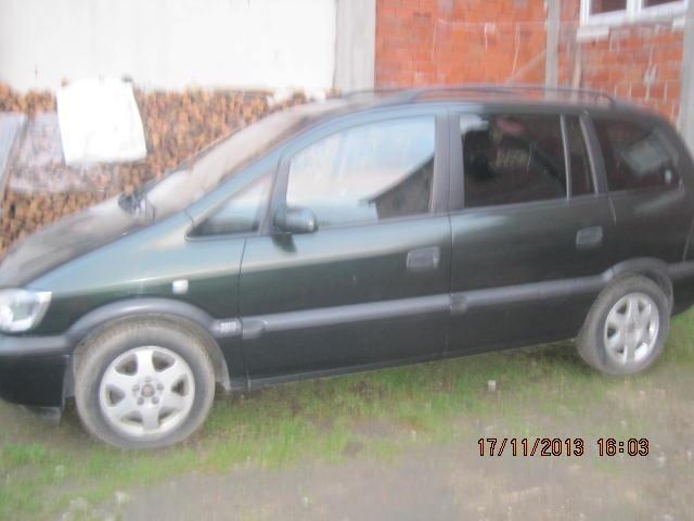 Opel-Zafira--01
