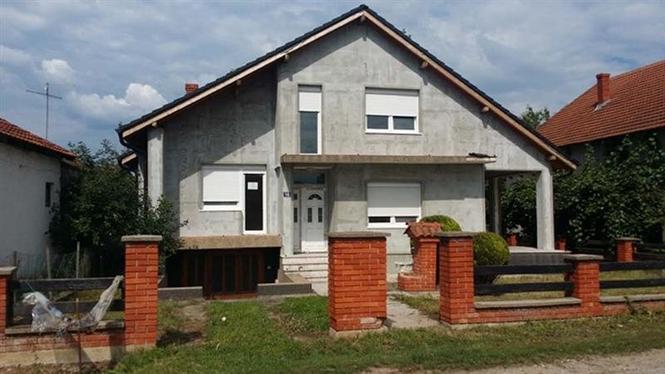 Kuca 350m2 u Velikom Gradistu