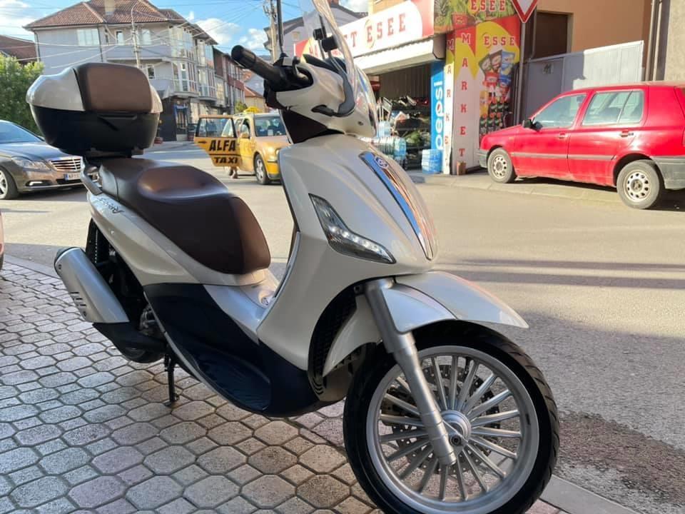 Piaggio-Beverly-300-ie-2015-godina