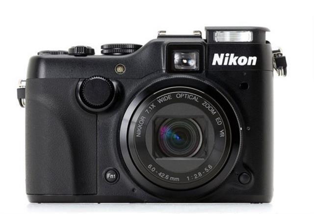 Fotoaparat-Nikon-P7100
