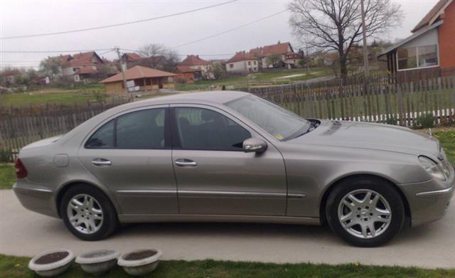 Mercedes-E220---05