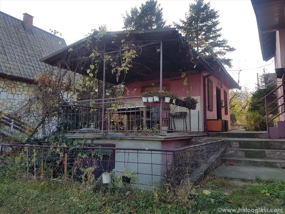 Kuca-sa-vikend-kucicom