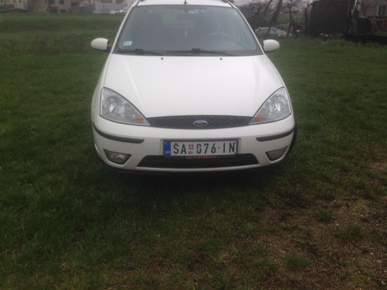Ford-Focus--03