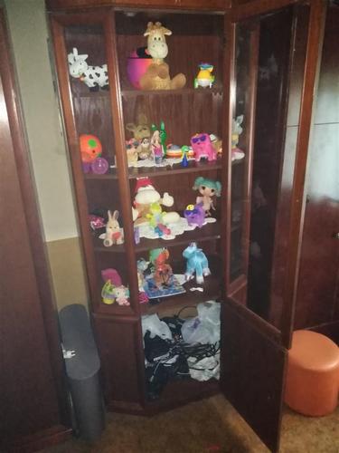 Prodajem se: