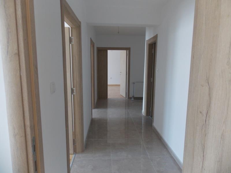 Izdavanje--Širi-centar---83m2--Novo-
