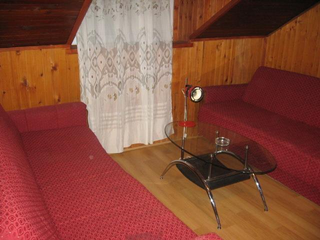Izdajem nameštenu garsonjeru