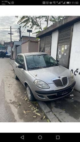 Lancia ypsilon far 