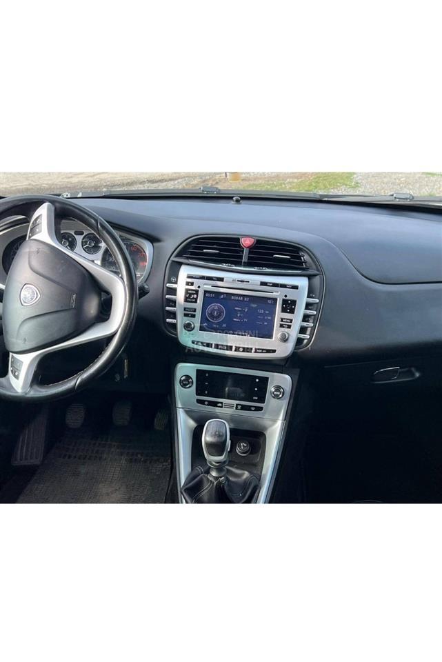 Lancia-delta-multimedija