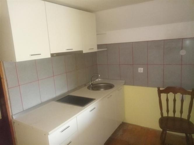 Izdajem sobe za djake i studente
