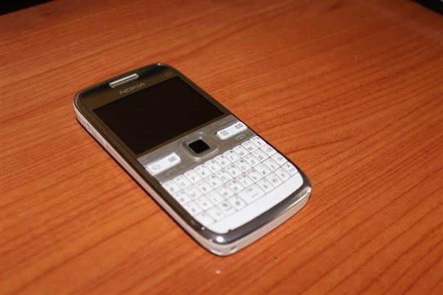 Na-prodaju-NOKIA-E72