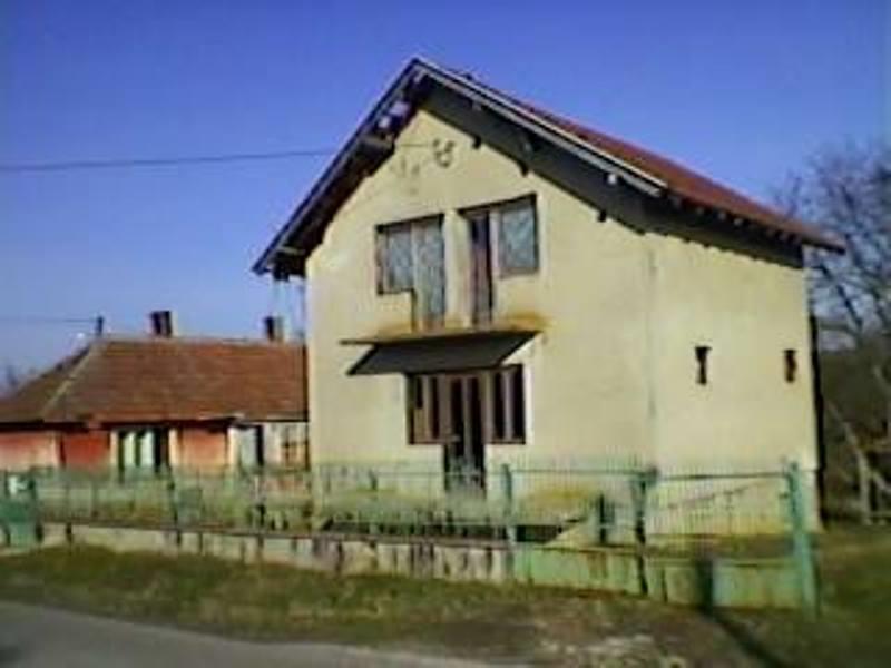 Dve-kuce-POVOLJNO