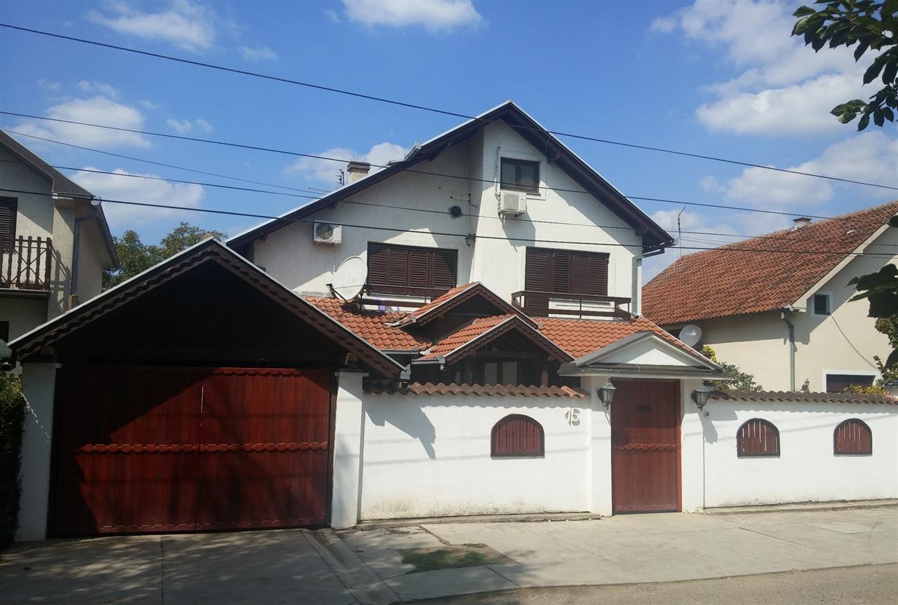 kuca-centar-Bački-Jarak-350m2-Temerin