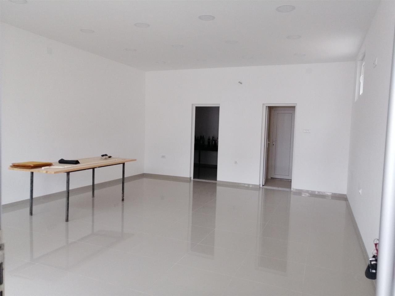 Izdajem-lokal-u-Surcinu-