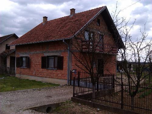 Kuca 200m2 Rumi, Hrtkovci
