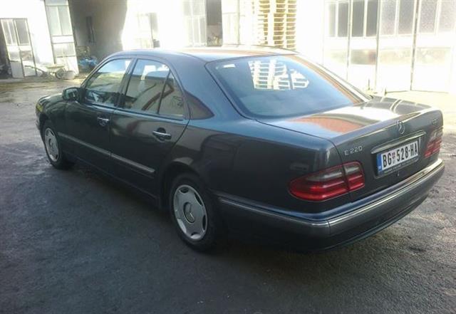 Mercedes-Benz-E220-cdi-elegance--02