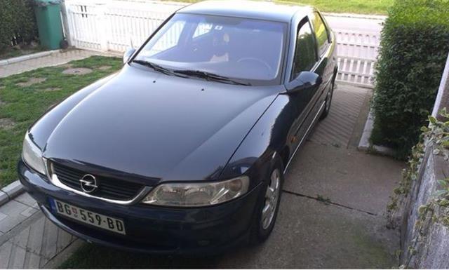 Opel Vectra 2.2i -01 