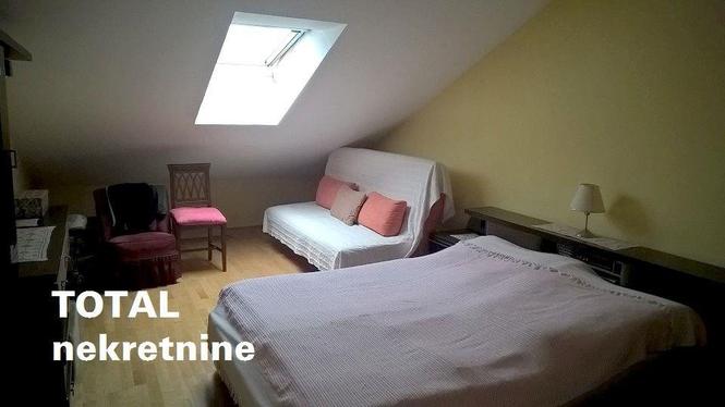 Uknjizen trosoban duplex stan na Grbavici