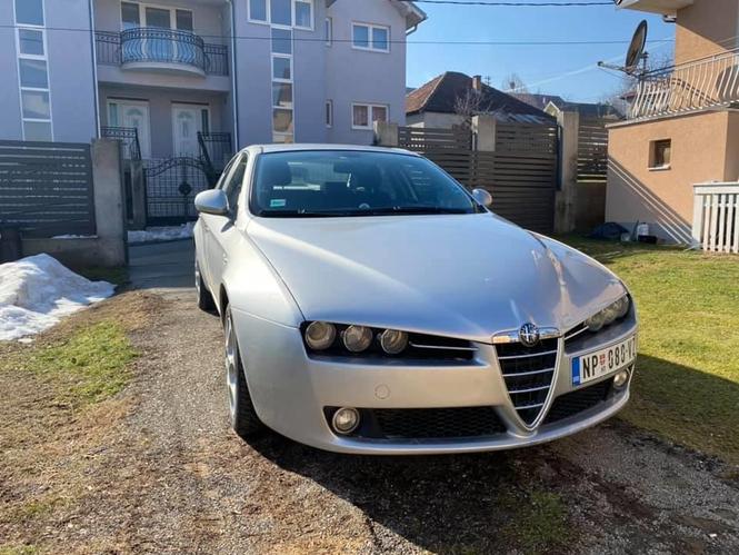 Alfa Romeo 159