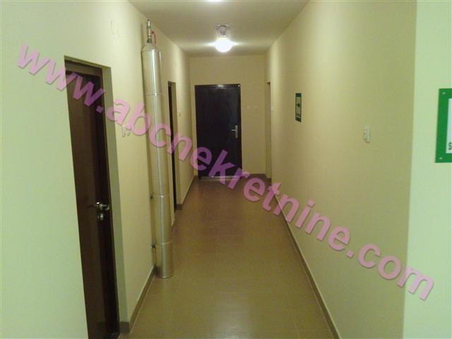 Garsonjera 26m2 u centru Nisa