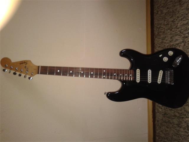 Elektricna gitara i pojacalo