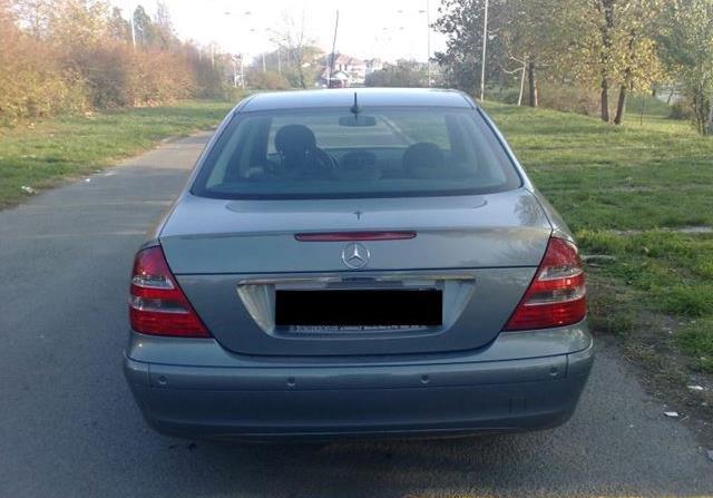 Mercedes-Benz-E220-CDi--04