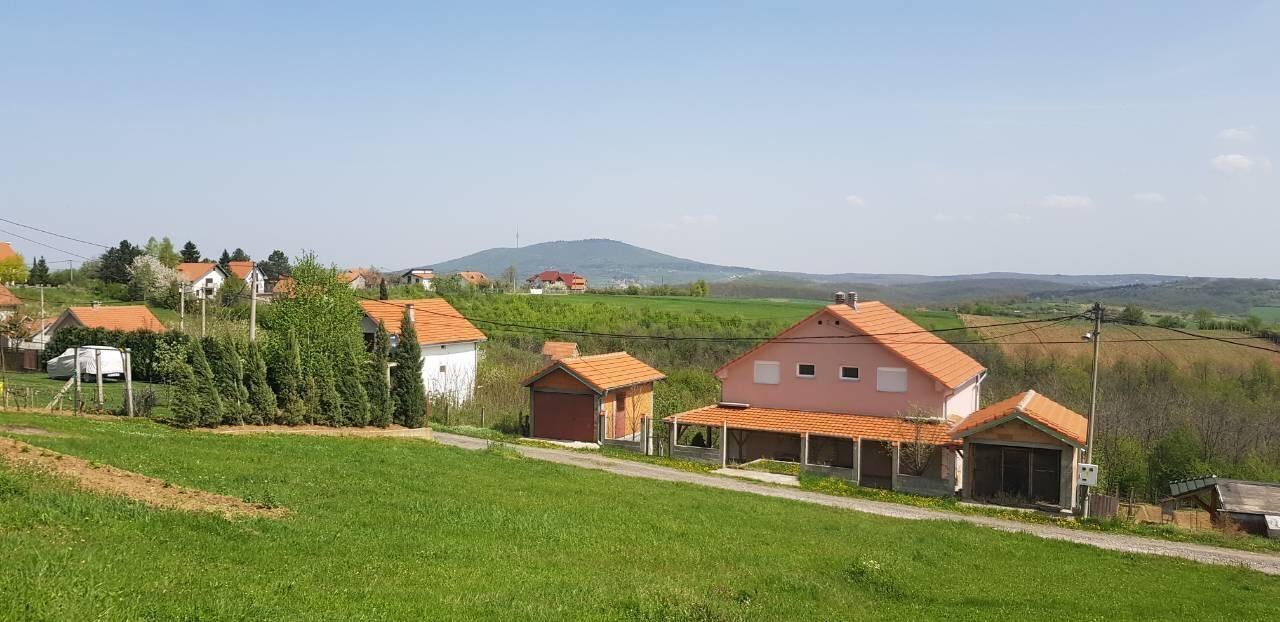 Povoljno-plac-prelep