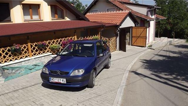 Citroen-Saxo-1-5d--01-