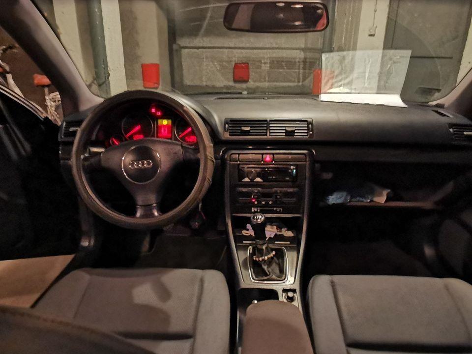 AUDI-A4-1-9