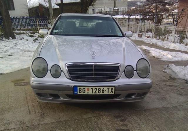 Mercedes-Benz E220 CDI -01