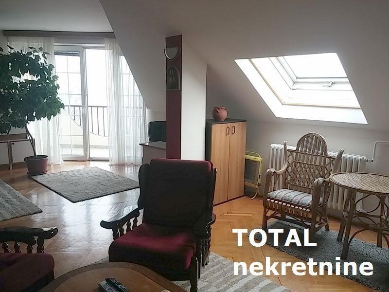 Uknjizen-odličan-cetvorosoban-duplex-stan-u-centru