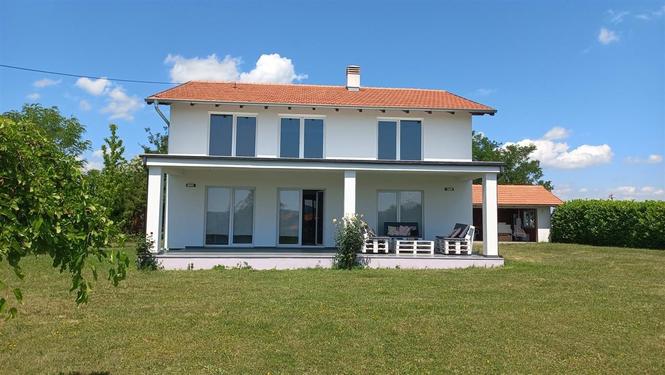 Vila Lipar