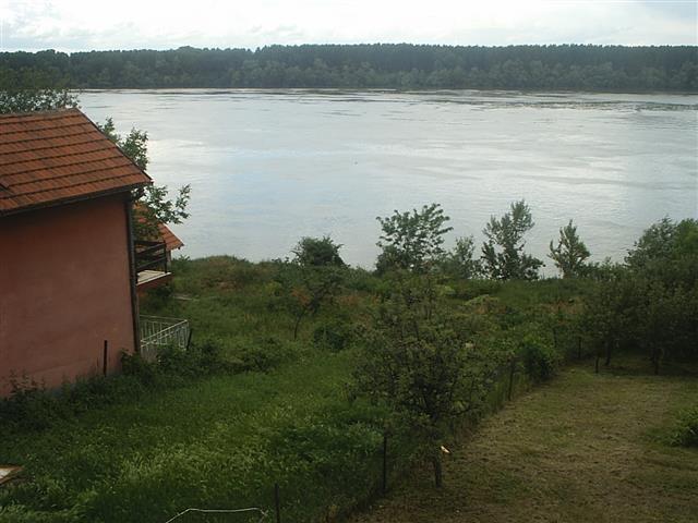 Plac-na-obali-Dunava-400m2