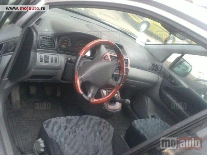 Mitsubishi Space Wagon 2.0 GLX -02