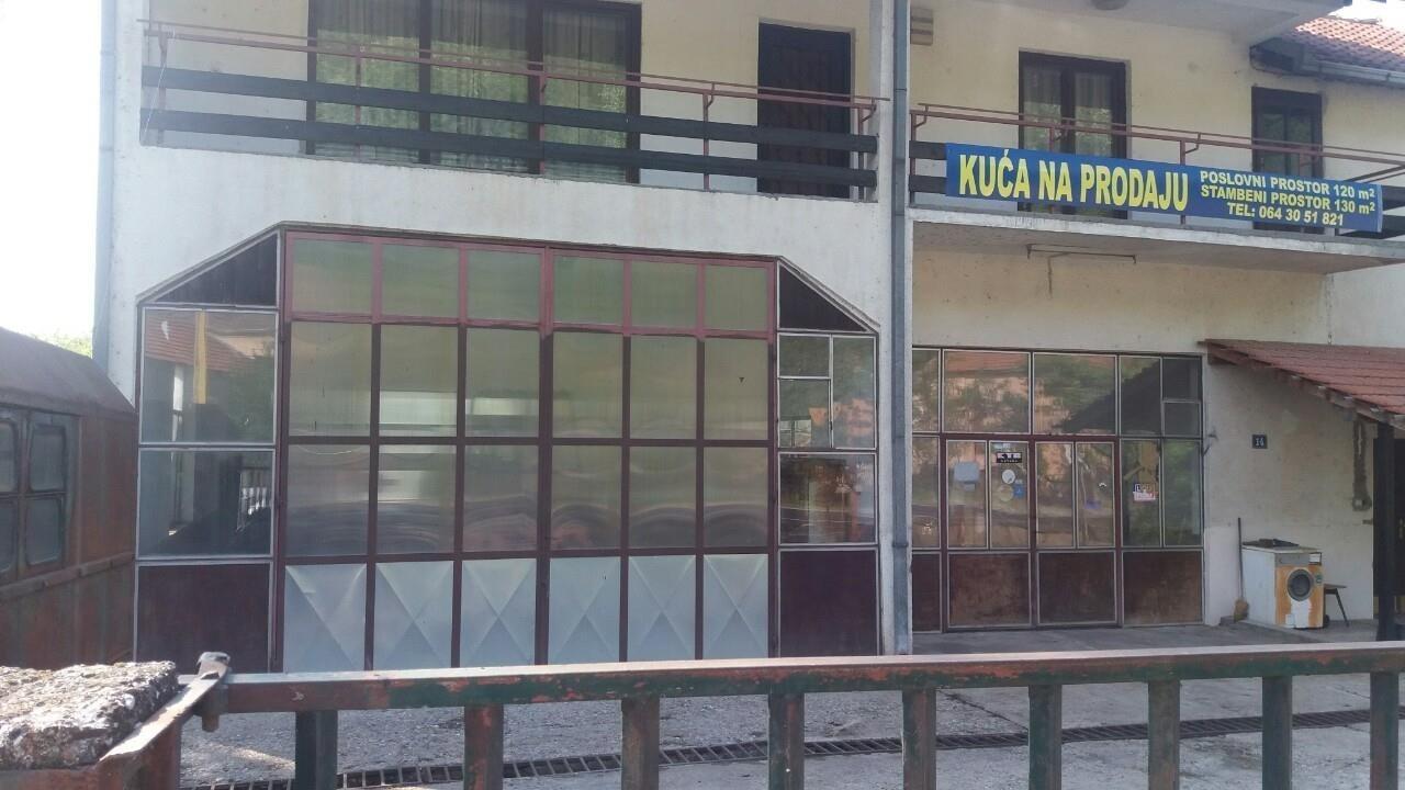 Kuća-250m2-sa-poslovnim-prostorom-