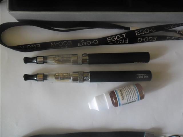2 elektronske cigarete