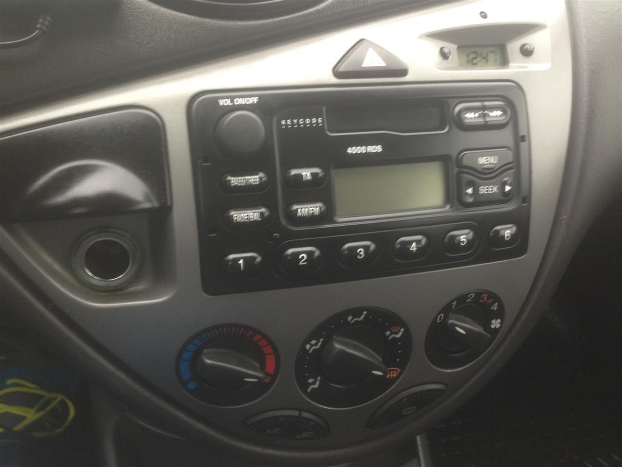 Ford-Focus--03