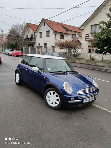 Mini Cooper 2002g 1.6 benzinac Top