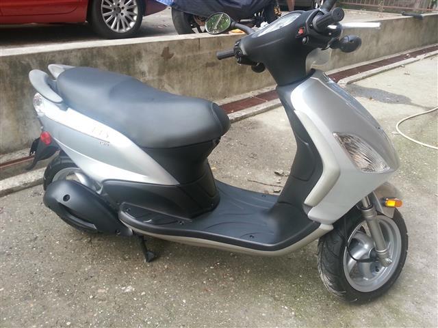 Piaggio-Fly-150---09