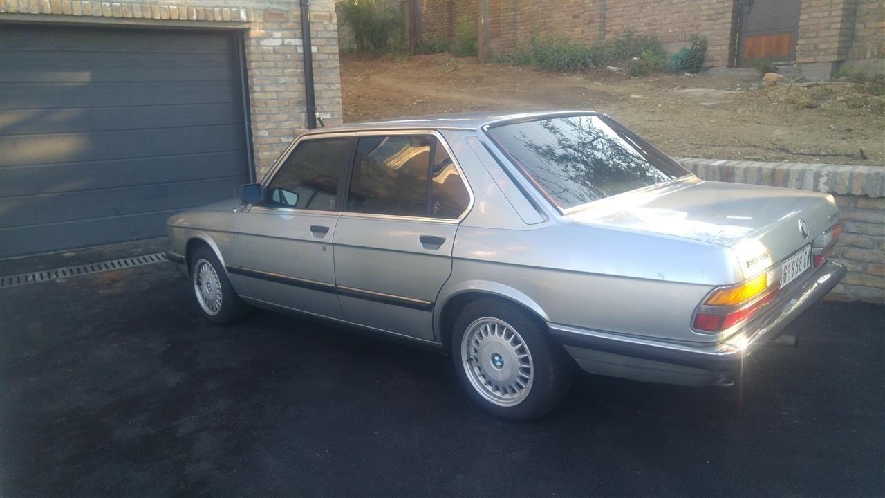 BMW-E28-520i-Burgerland