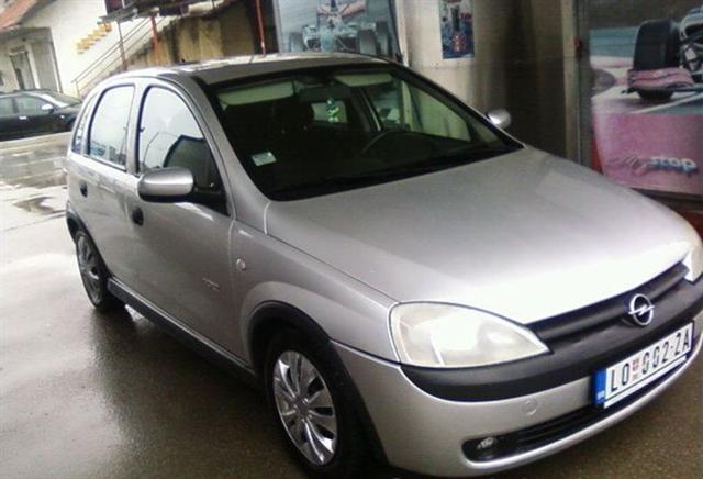 Opel-Corsa-1-7DTi--01